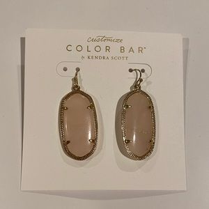 Elle Kendra Scott earring in rose quartz!